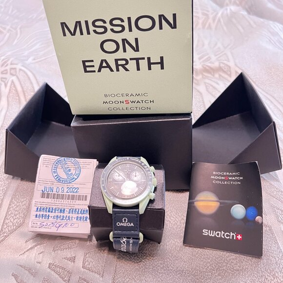 Authentic OMEGA X SWATCH Bioceramic MoonSwatch Mission to Earth Unisex Used - Picture 2 of 12